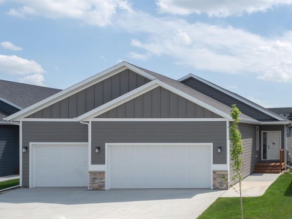 7237 E Waters Edge Pl, Sioux Falls, SD 57110
