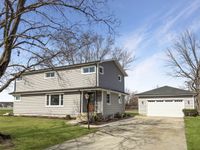 4518 W Shore Drive, McHenry, IL 60050 primary photo