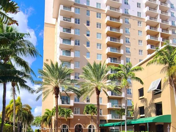 616 Clearwater Park Road, Unit Apt 812, West Palm Beach, FL 33401