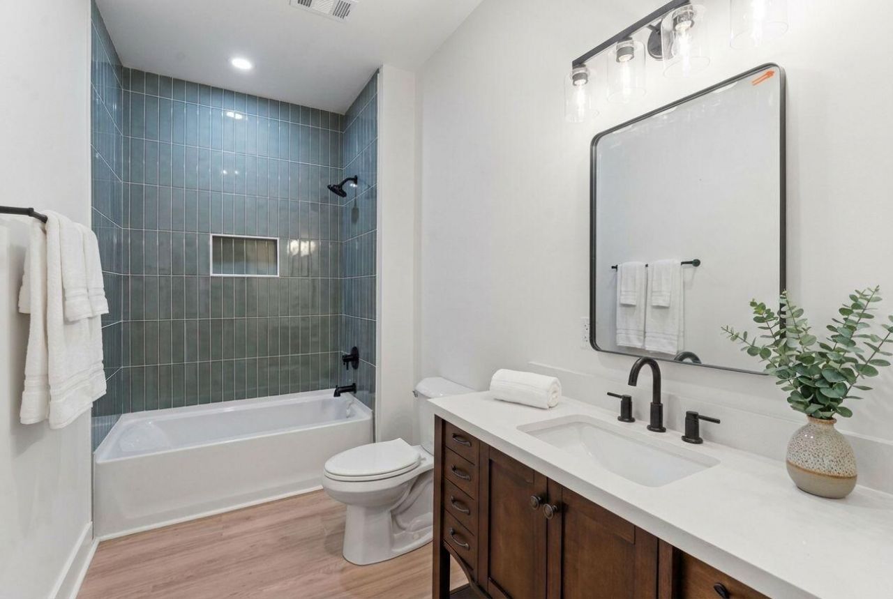 406 Center Street Photo 15