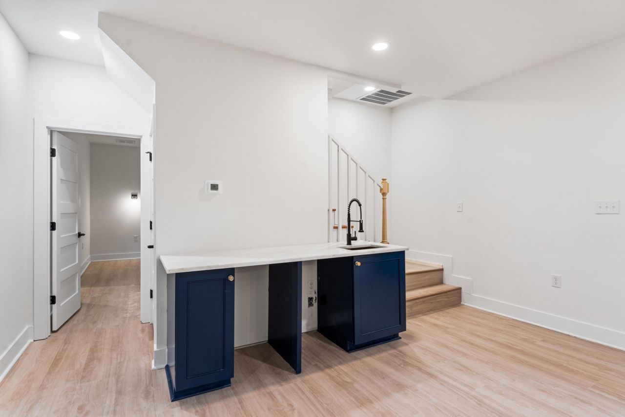 406 Center Street Photo 19