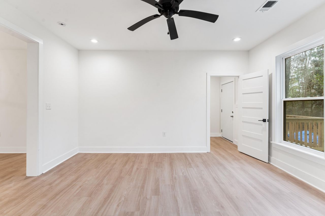 406 Center Street Photo 22