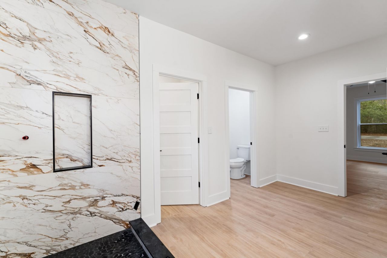 406 Center Street Photo 32