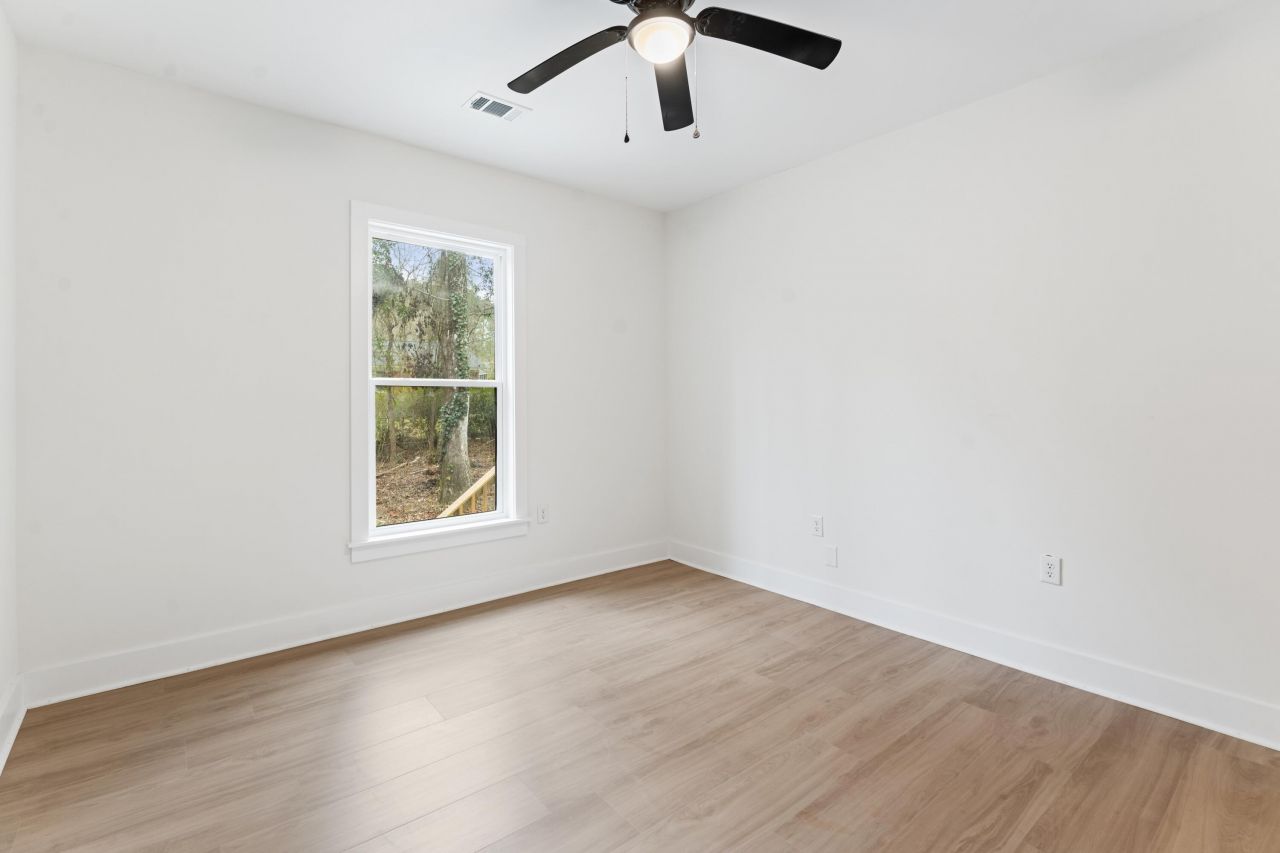 406 Center Street Photo 37