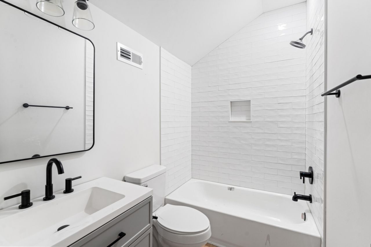 406 Center Street Photo 42