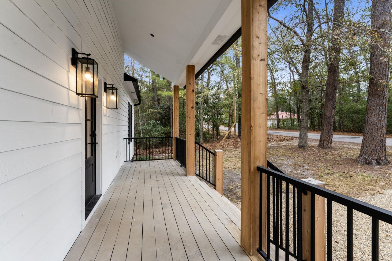 406 Center Street Photo 6