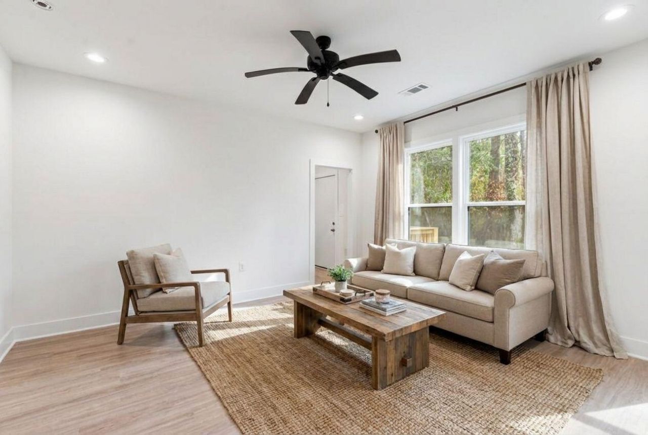 406 Center Street Photo 9