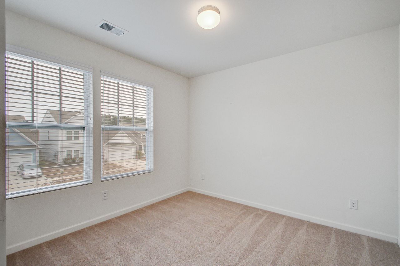 411 Fox Sparrow Court Photo 32