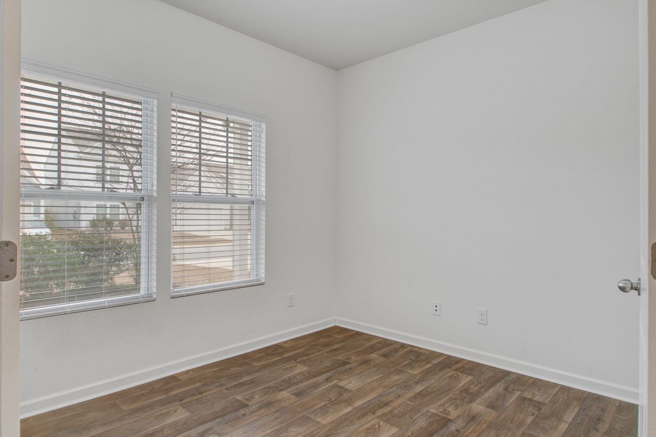 411 Fox Sparrow Court Photo 7