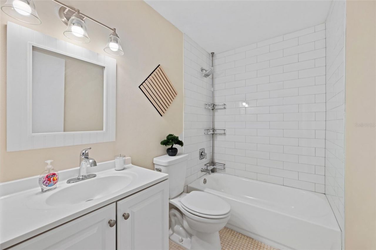 1290 83rd Avenue N, Unit B, Saint Petersburg, FL 33702 Photo