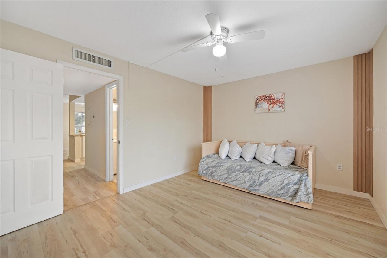 1290 83rd Avenue N, Unit B, Saint Petersburg, FL 33702 Photo