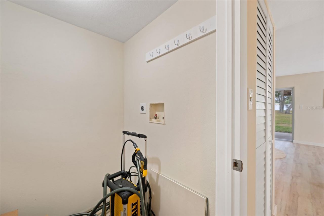 1290 83rd Avenue N, Unit B, Saint Petersburg, FL 33702 Photo