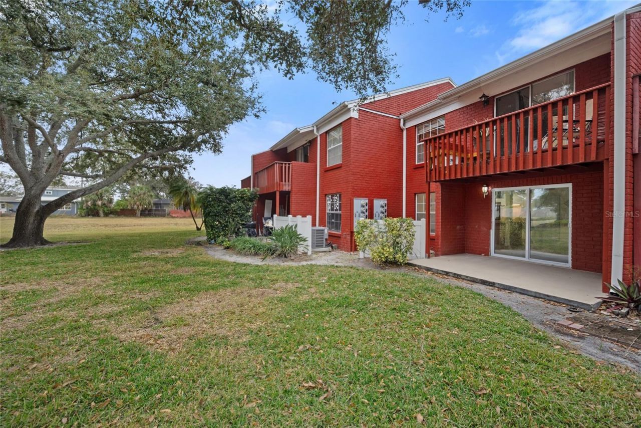 1290 83rd Avenue N, Unit B, Saint Petersburg, FL 33702 Photo