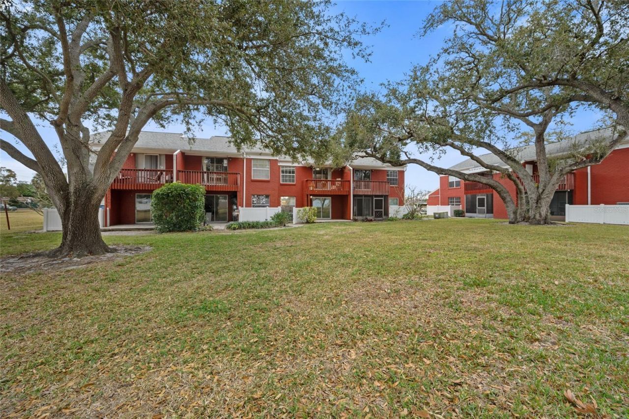 1290 83rd Avenue N, Unit B, Saint Petersburg, FL 33702 Photo