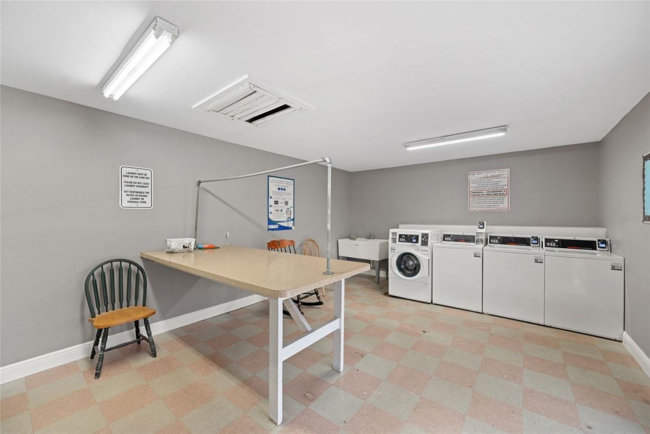 1290 83rd Avenue N, Unit B, Saint Petersburg, FL 33702 Photo