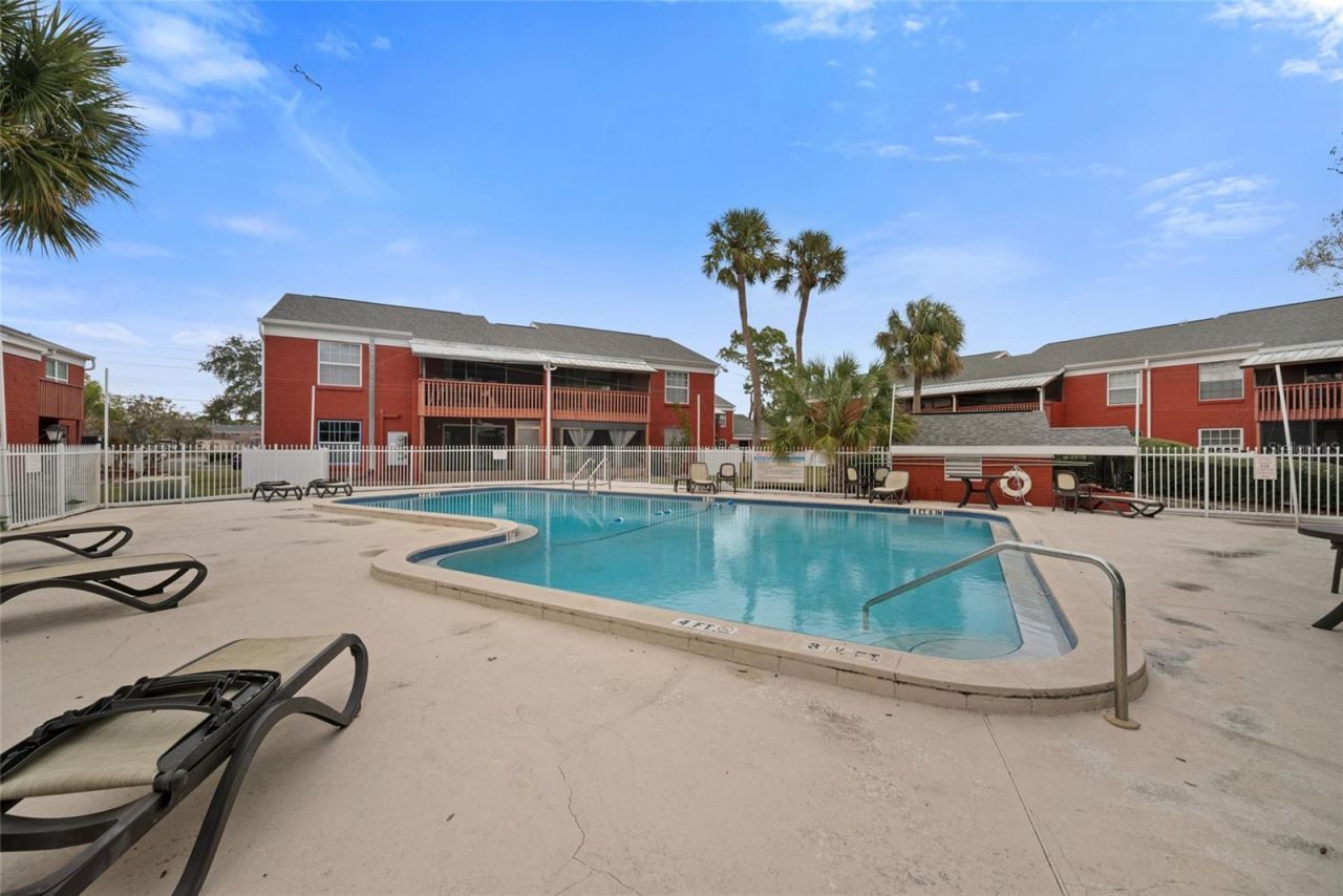 1290 83rd Avenue N, Unit B, Saint Petersburg, FL 33702 Photo