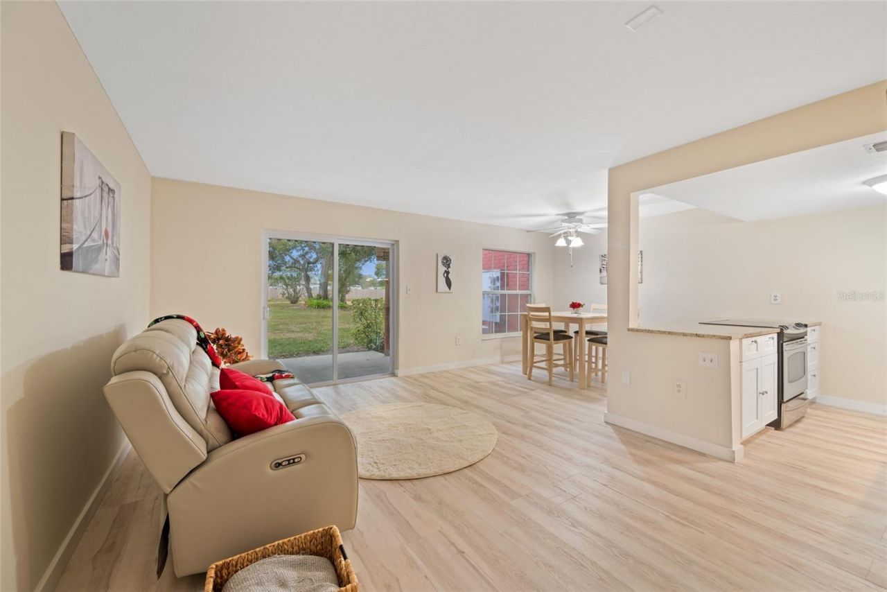 1290 83rd Avenue N, Unit B, Saint Petersburg, FL 33702 Photo