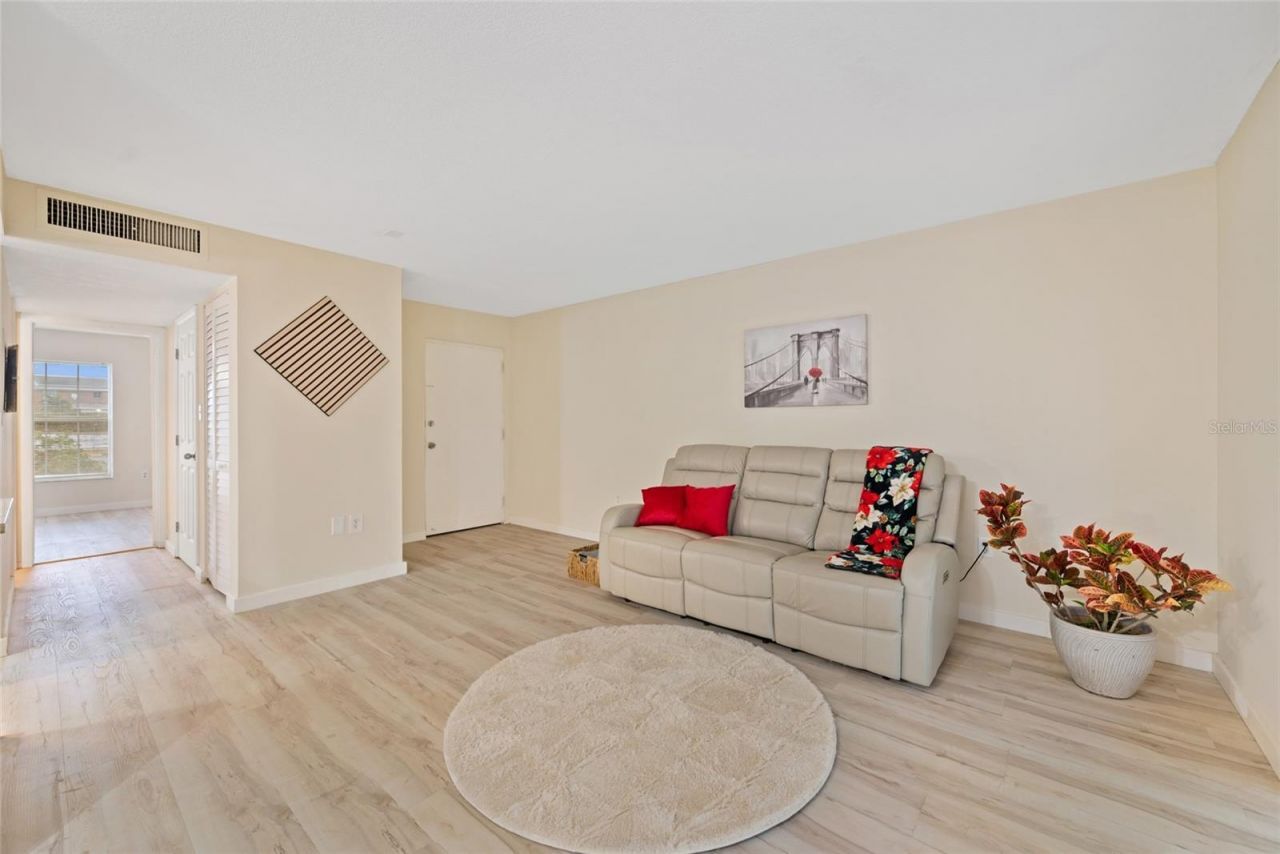 1290 83rd Avenue N, Unit B, Saint Petersburg, FL 33702 Photo