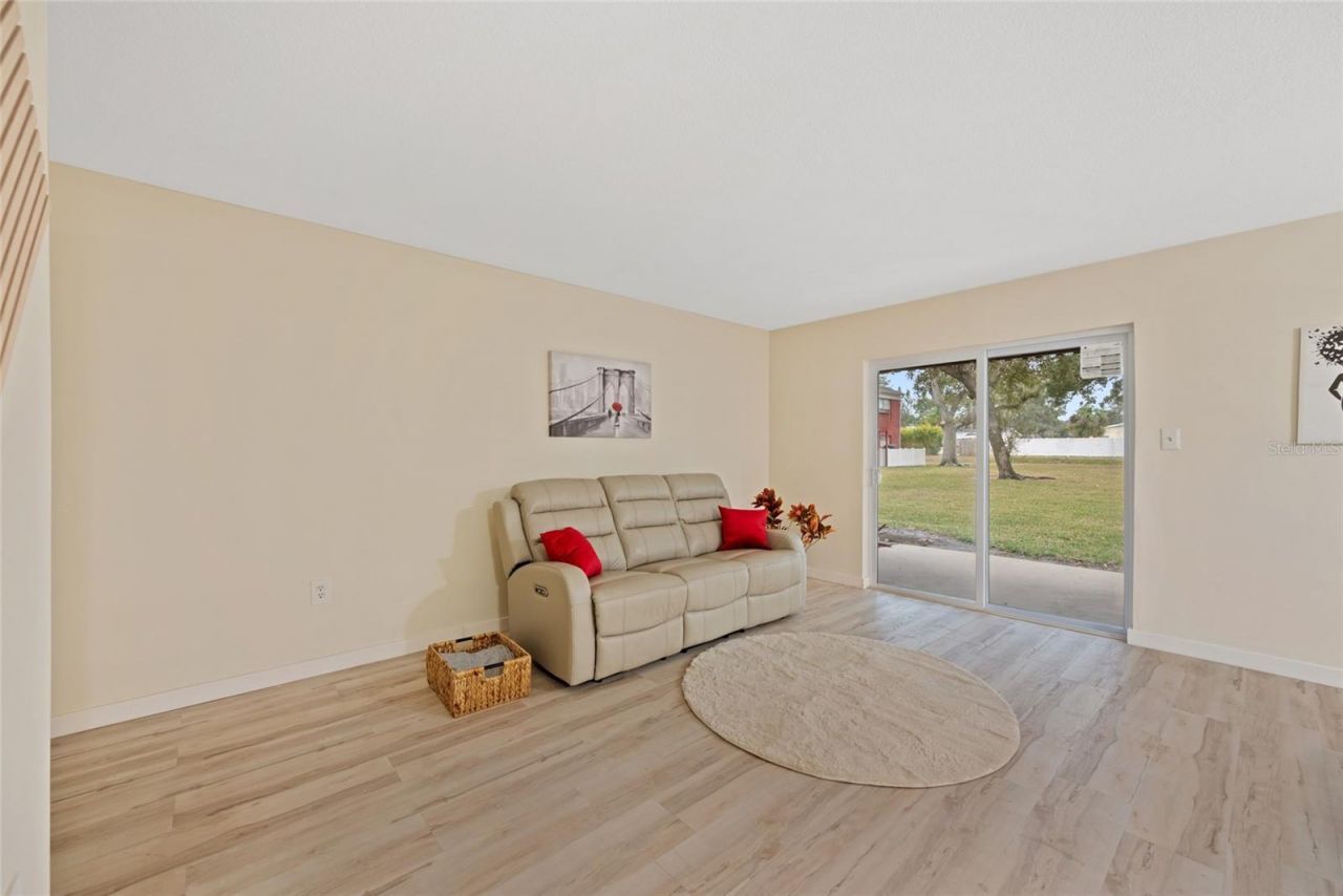 1290 83rd Avenue N, Unit B, Saint Petersburg, FL 33702 Photo