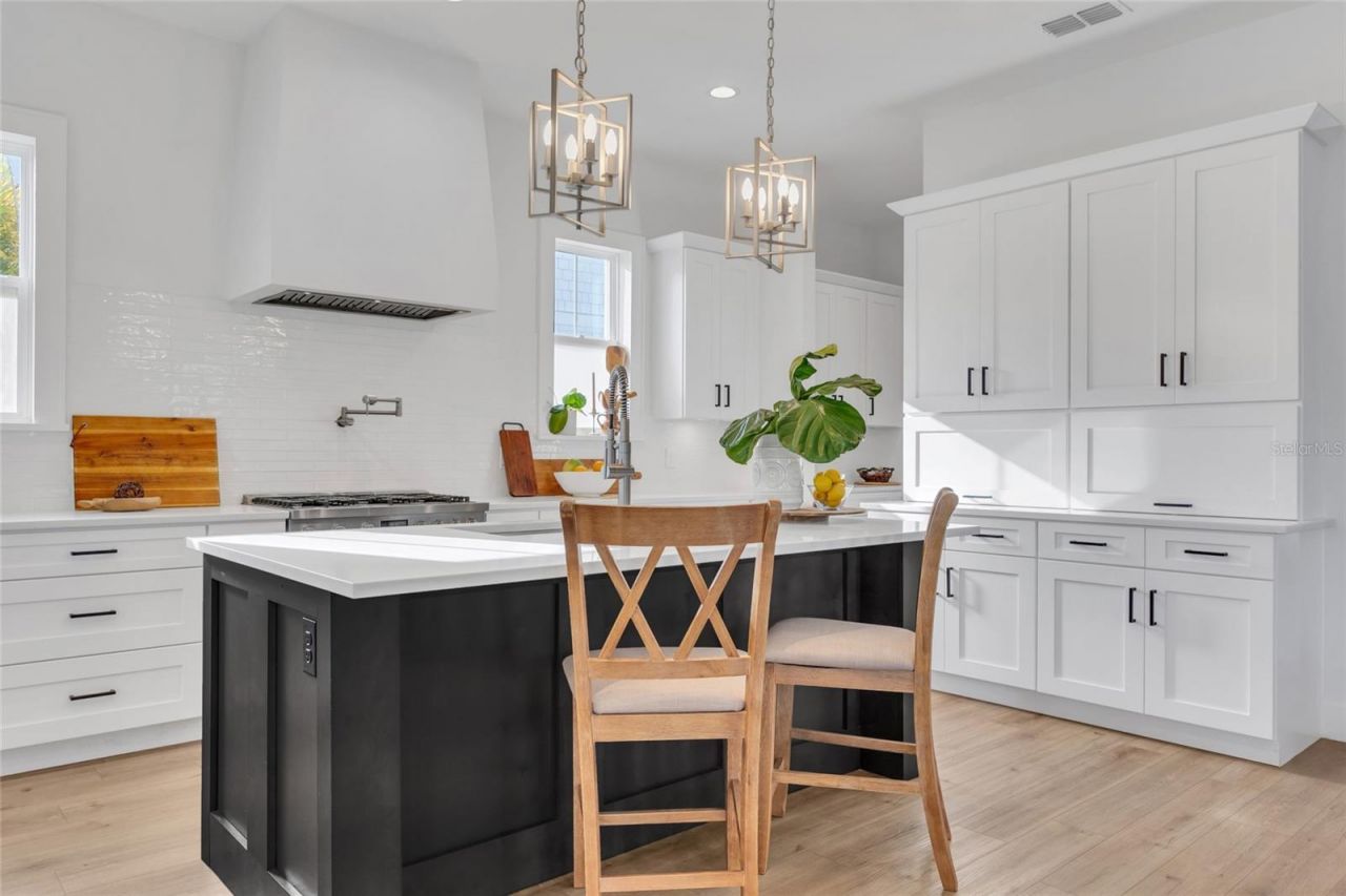 906 Allendale Lane, Oakland, FL 34787 Photo