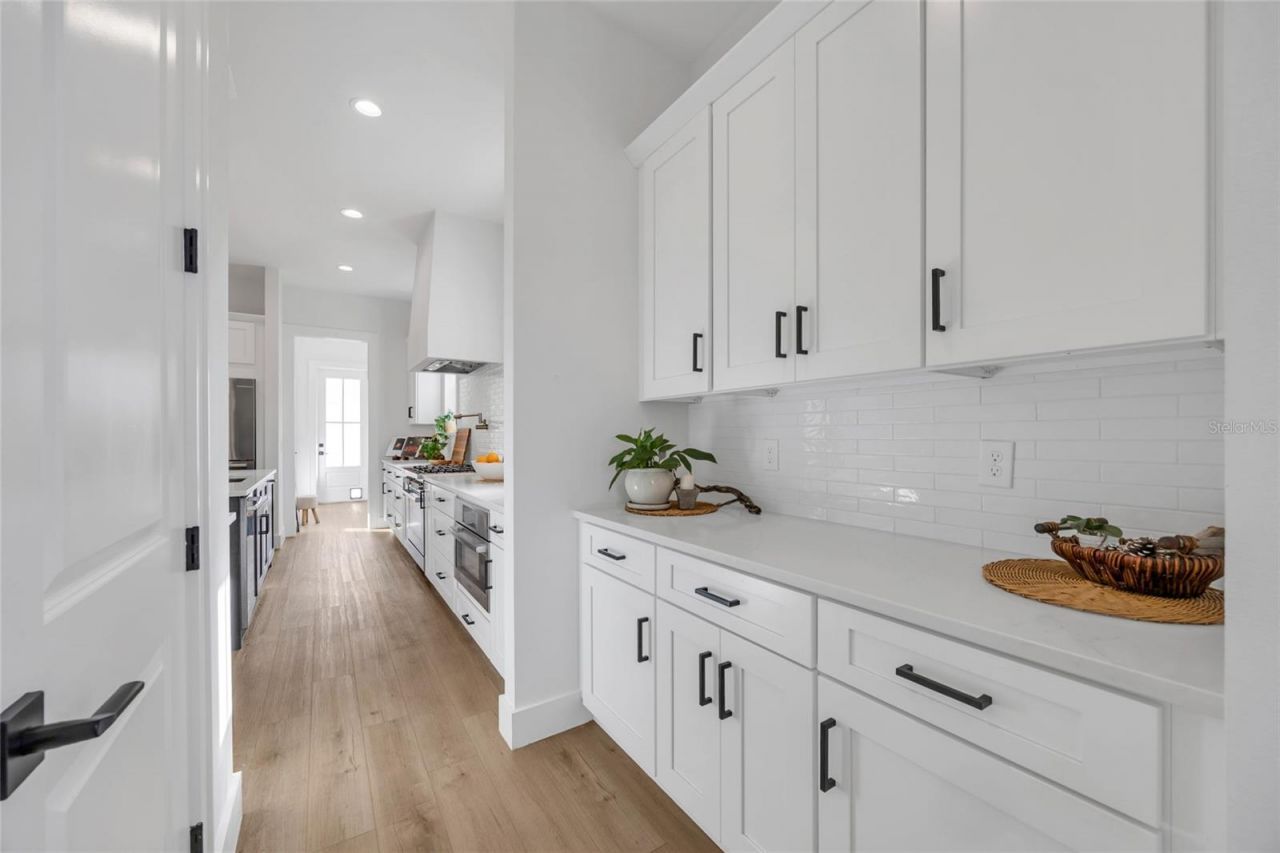 906 Allendale Lane, Oakland, FL 34787 Photo