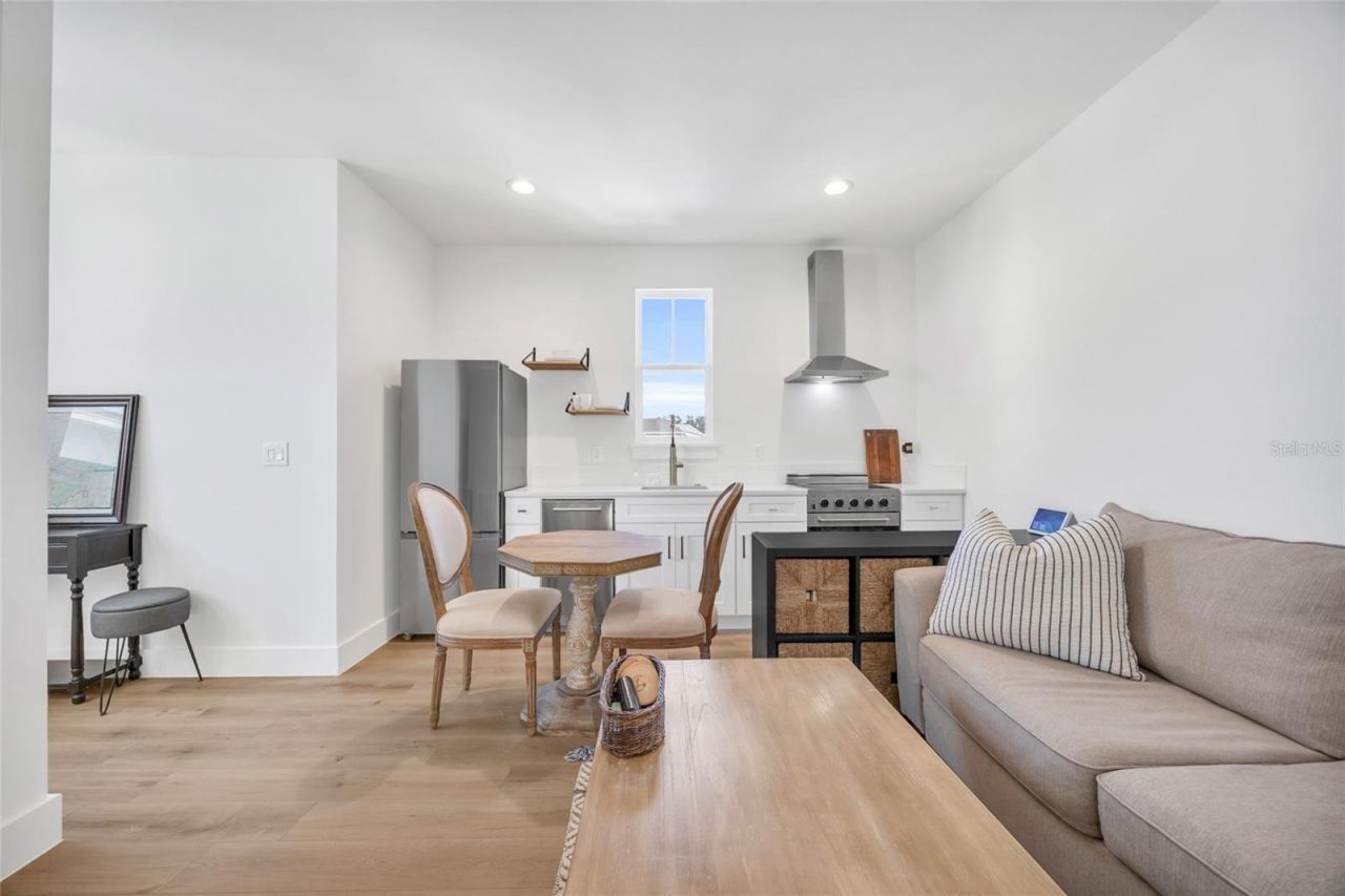 906 Allendale Lane, Oakland, FL 34787 Photo