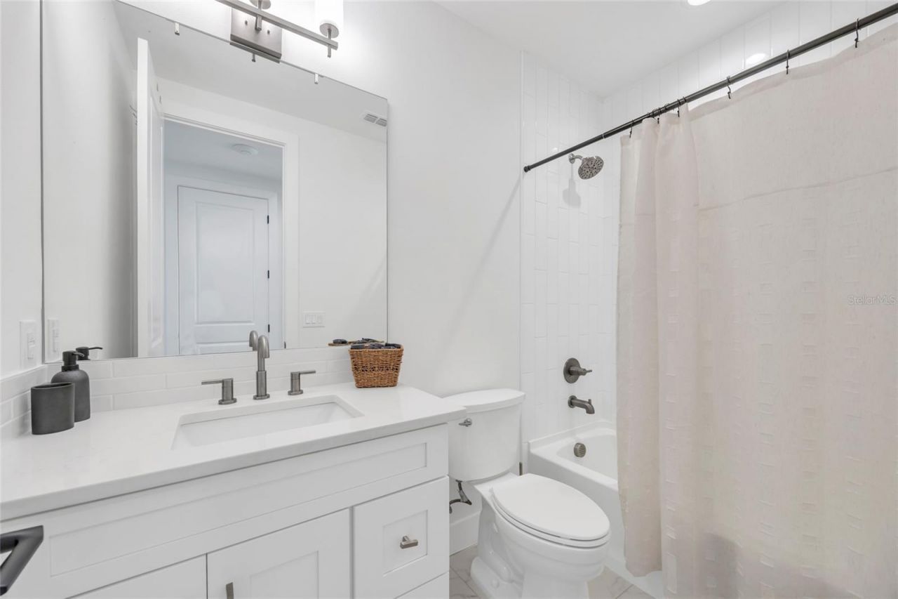 906 Allendale Lane, Oakland, FL 34787 Photo