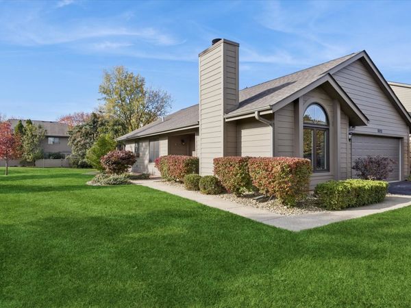 8032 Wildwood Lane, Darien, IL 60561