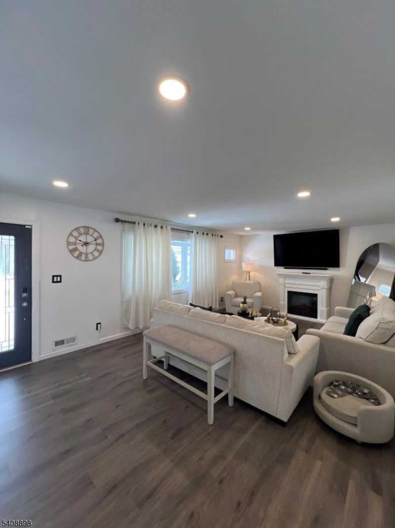 163 Burlington Ave, Paterson, NJ 07502 Main Photo