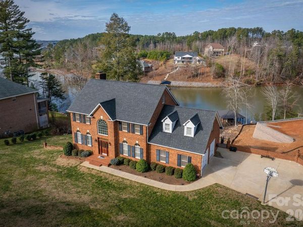 46 Mariners Point Lane, Hickory, NC 28601