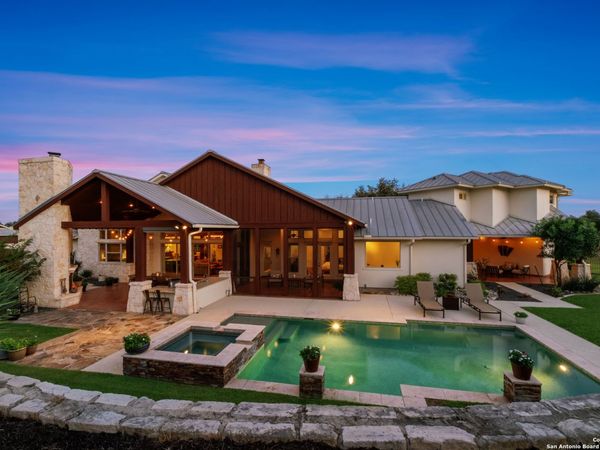 1043 Twin River, Canyon Lake, TX 78133