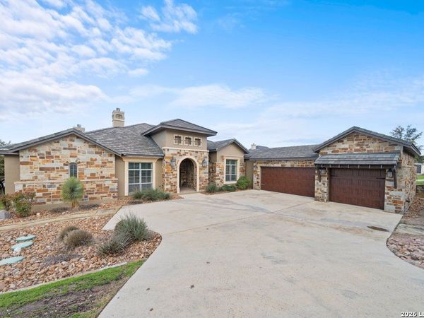 538 Oak Shores Drive, Canyon Lake, TX 78133
