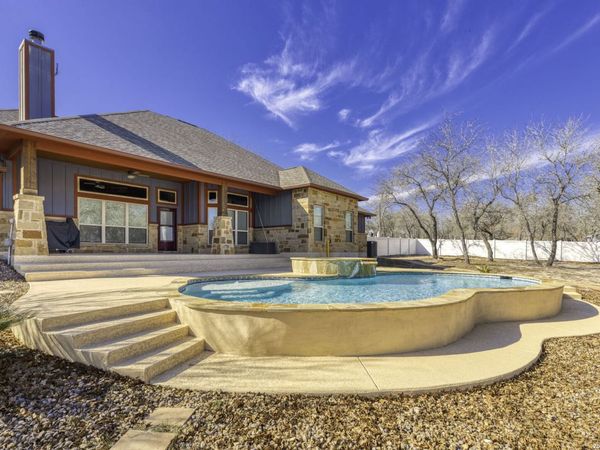 520 Arbor View, Adkins, TX 78101