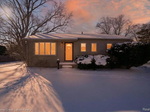 819 Southwood Drive, Fenton, MI 48430