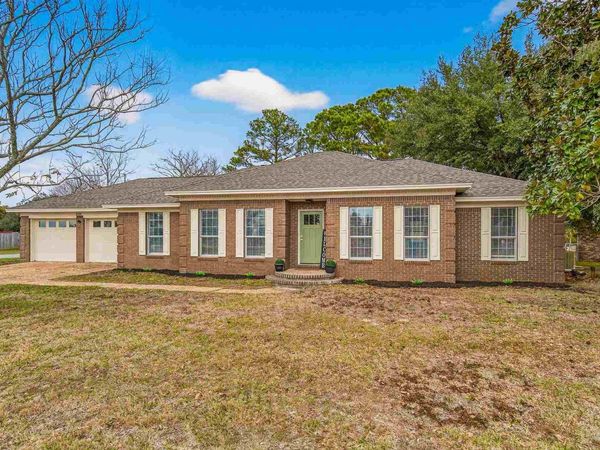 2768 Venetian Way, Gulf Breeze, FL 32563