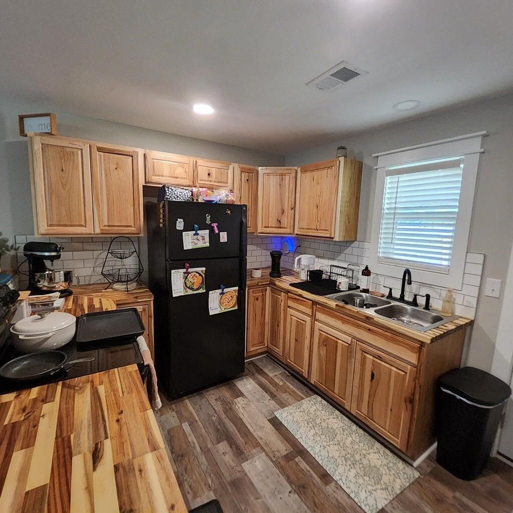 224 E Clark Street Photo 4