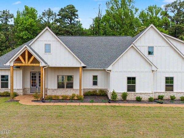 1528 Tributary Drive, Hernando, MS 38632