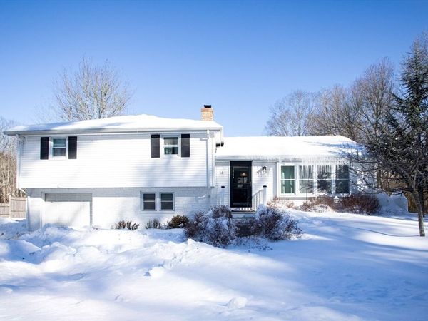 71 County St, Lakeville, MA 02347