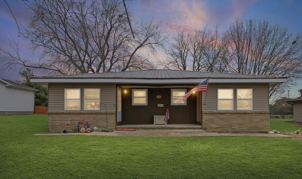 618 Meadow Lane Street , Le Roy, IL 61752 Main Photo