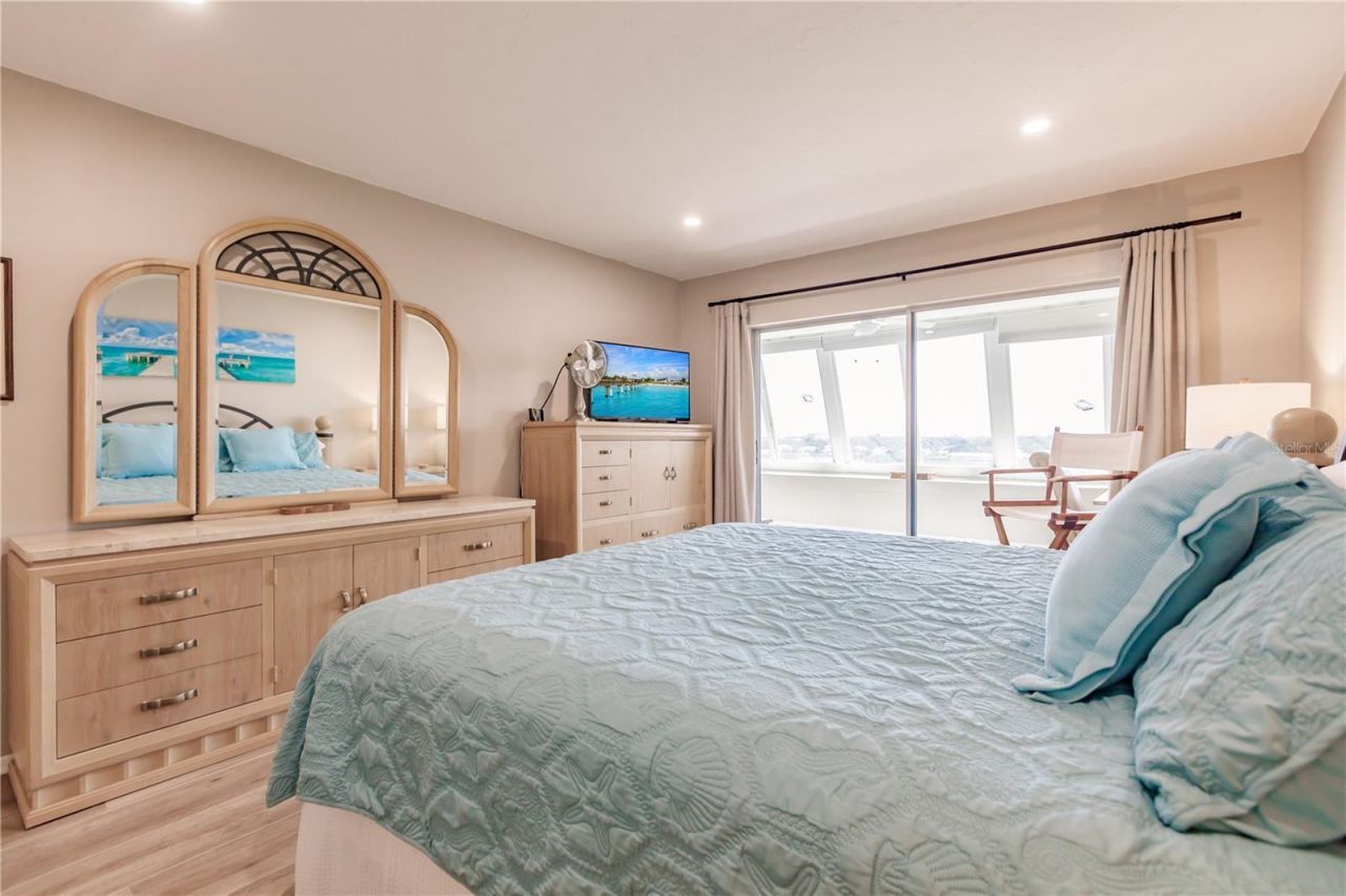 1255 E Peppertree Drive, Unit 602, Sarasota, FL 34242 Photo