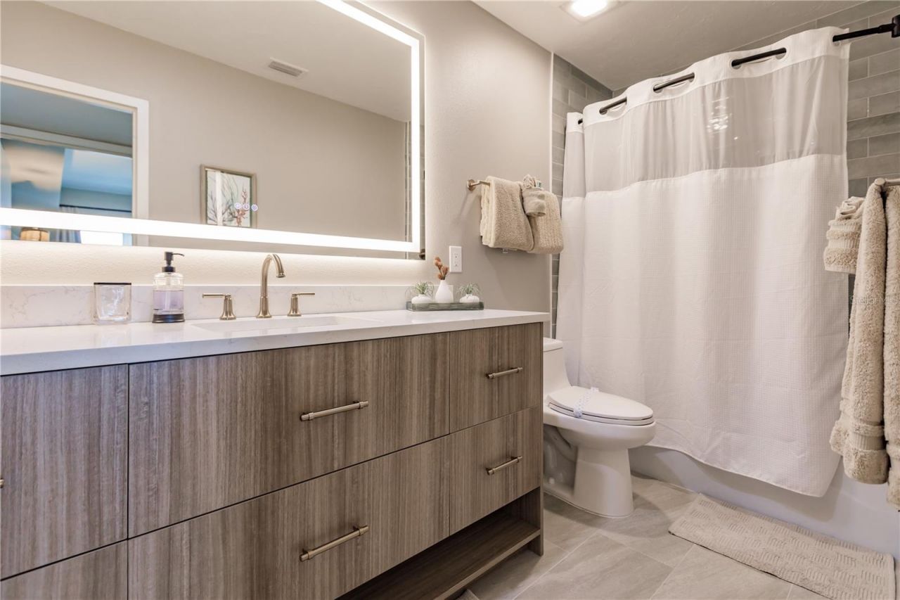 1255 E Peppertree Drive, Unit 602, Sarasota, FL 34242 Photo