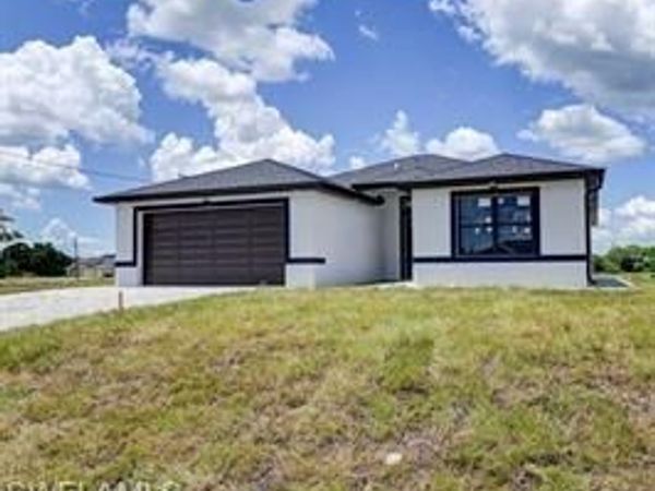 1004 Diplomat PKWY W, CAPE CORAL, FL 33993