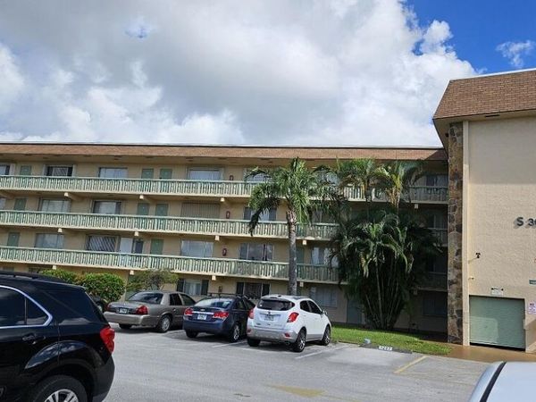 300 Village Green Circle S, Unit 209, Palm Springs, FL 33461