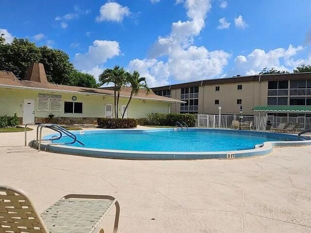 300 Village Green Circle S, Unit 209, Palm Springs, FL 33461 Photo