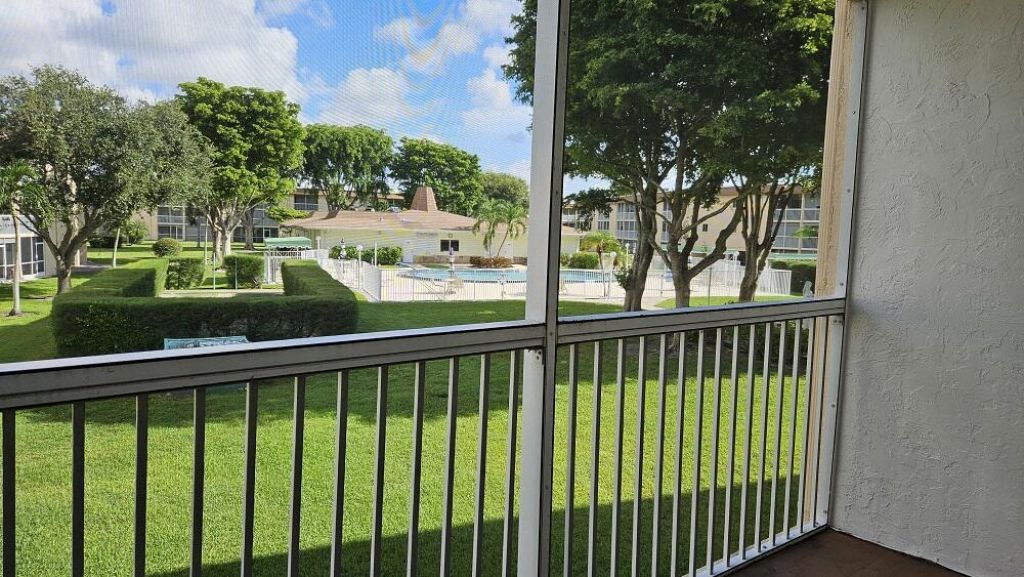 300 Village Green Circle S, Unit 209, Palm Springs, FL 33461 Photo