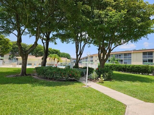 300 Village Green Circle S, Unit 209, Palm Springs, FL 33461 Photo