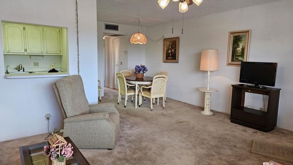 300 Village Green Circle S, Unit 209, Palm Springs, FL 33461 Photo
