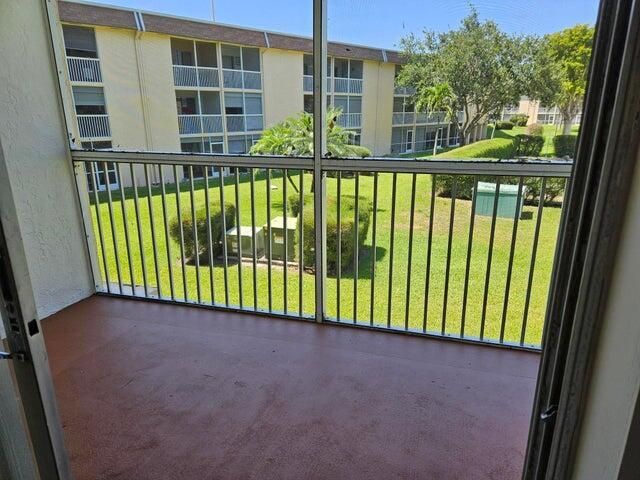 300 Village Green Circle S, Unit 209, Palm Springs, FL 33461 Photo