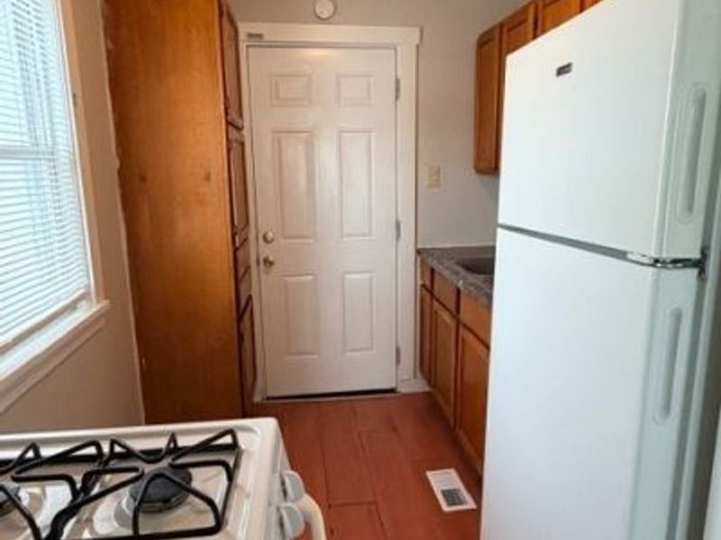 990 Kelly Avenue, Akron, OH 44306 Photo 4