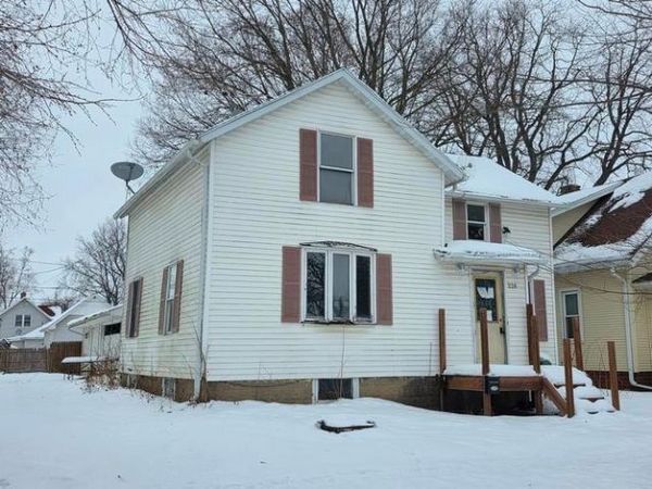 226 W 4th Avenue, Cresco, IA 52136